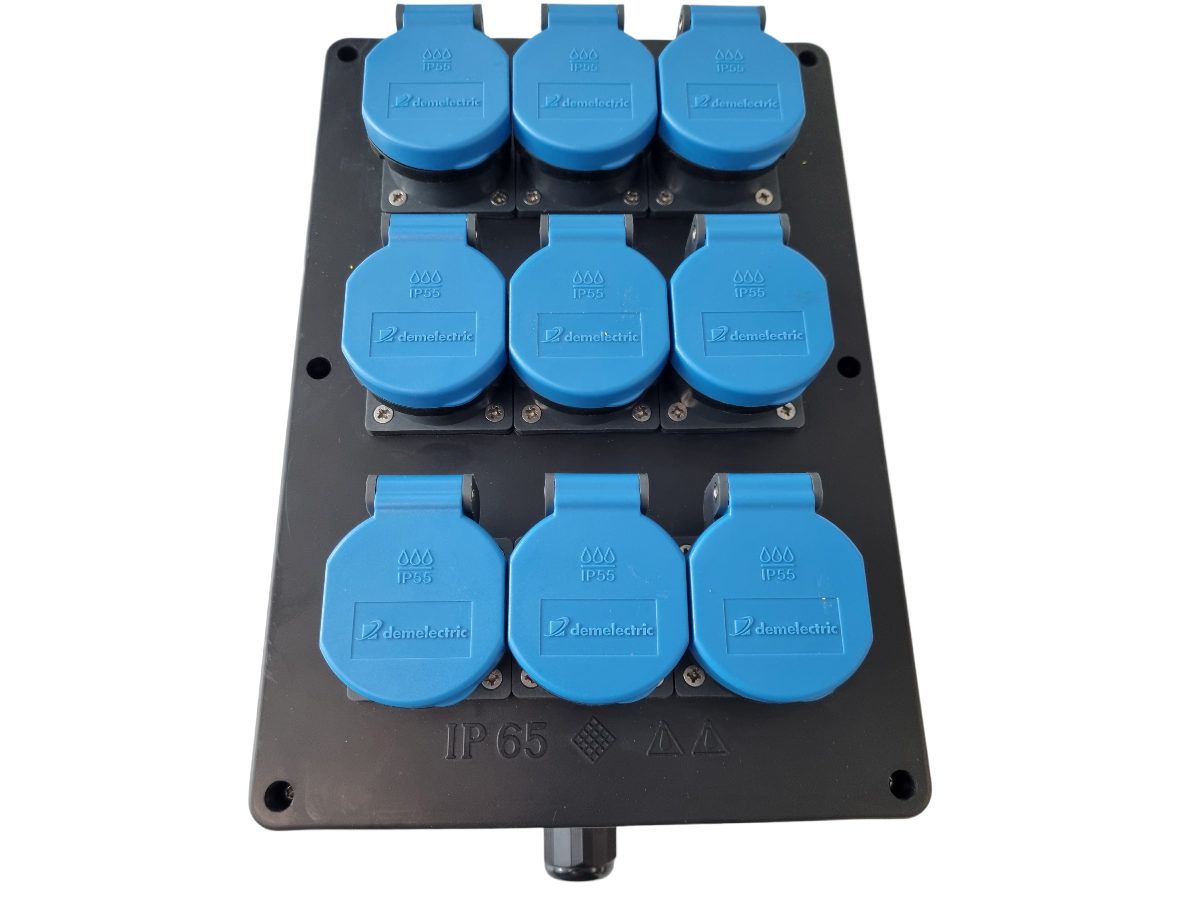 Stromverteiler 9xt23 IP55 sz - 6xT23 über Schaltuhr, 3xT23 direkt.